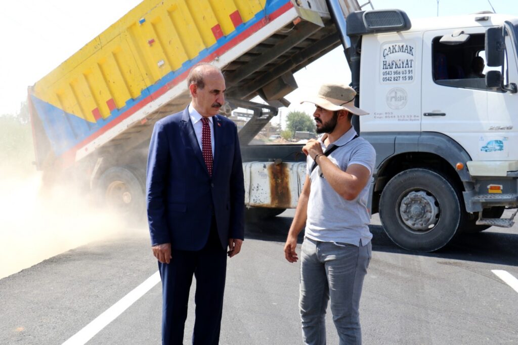 Akçakale’de 8 kilometrelik yolda asfalt serimi çalışması tamamlandı