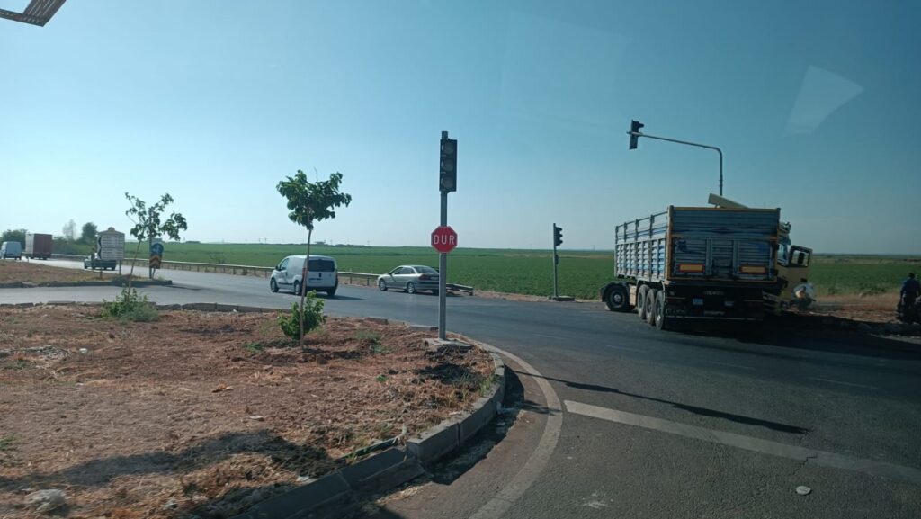 Kamyon ani fren yapınca kaza kaçınılmaz oldu!