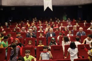 Başkan Beyazgül çocukların sinema sevincine ortak oldu