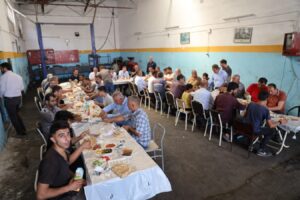 Şanlıurfa Büyükşehir Belediye Başkanı Zeynel Abidin Beyazgül esnafla kahvaltı yaptı