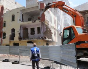 Haliliye Belediyesi Yapı Kontrol Müdürlüğü riskli yapıları yıkılıyor