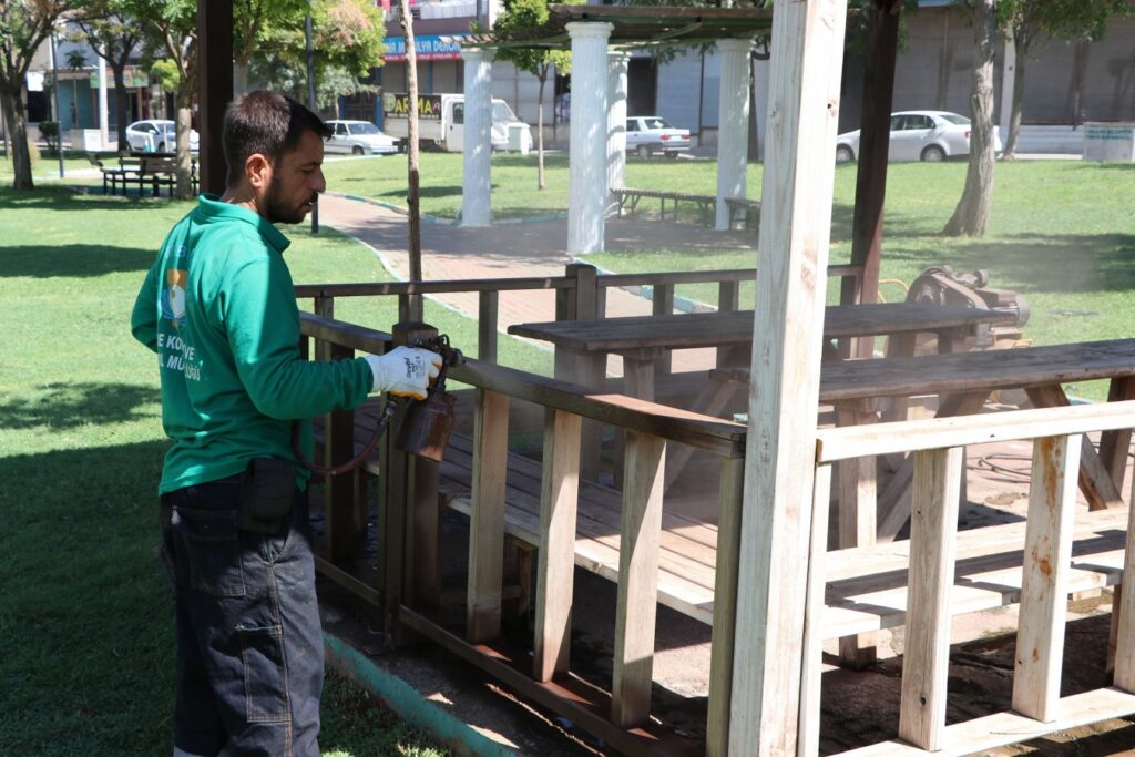Haliliye’deki parklarda peyzaj çalışması