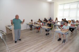 Karaköprü’de çocuklar temel dini bilgiler öğreniyor