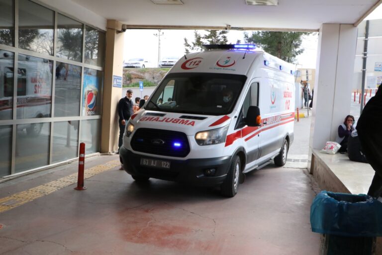 Urfa’da otomobil ile kamyon çarpıştı  yaralılar