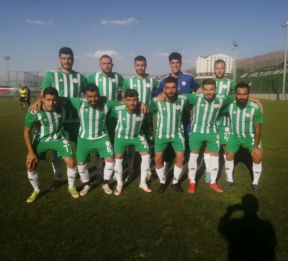 Karbel Karaköprü Belediyespor sezonun ilk hazırlık maçında berabere kaldı