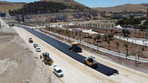 Millet Bahçesi’nin önündeki yol asfaltlandı