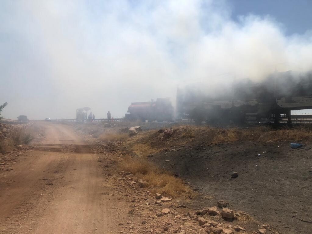 Urfa’da seyir halindeki tır alev alev yandı!