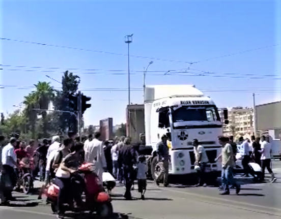 Şanlıurfa’nın tam merkezinde tır dehşet saçtı!