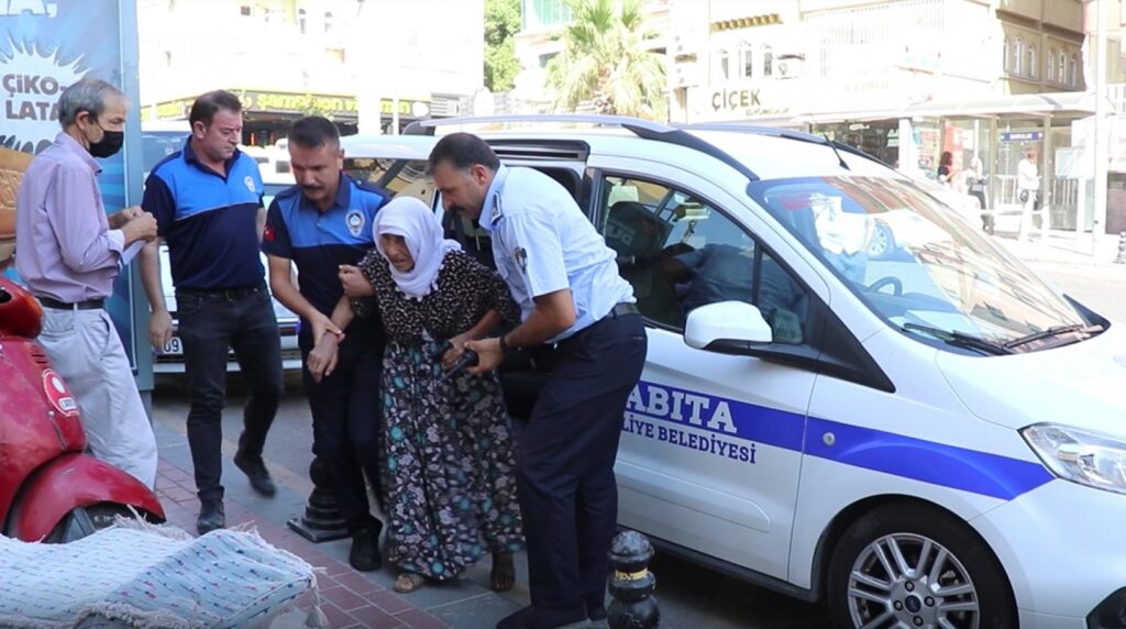 Şanlıurfa’da 96 yaşındaki kadının maaş çilesine zabıta koştu!