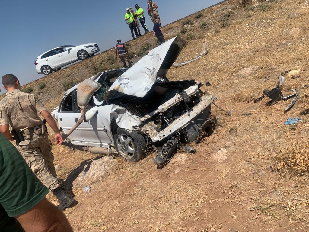 Suruç’ta kaza: Otomobil şarampole devrildi