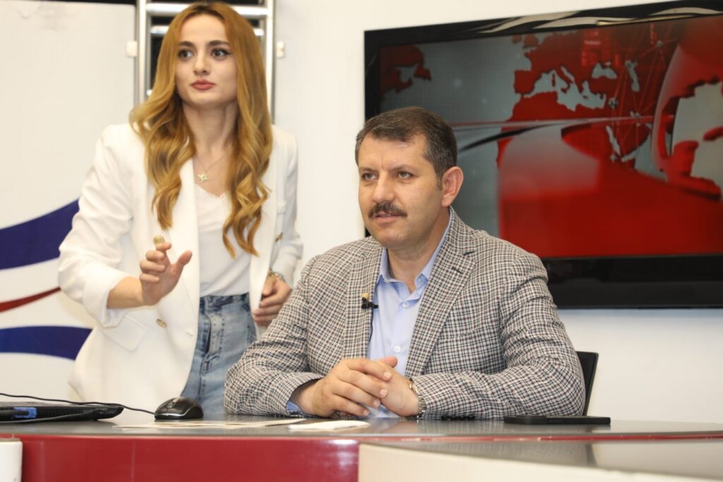 Vali Salih Ayhan kameralar karşısına geçip haber sundu
