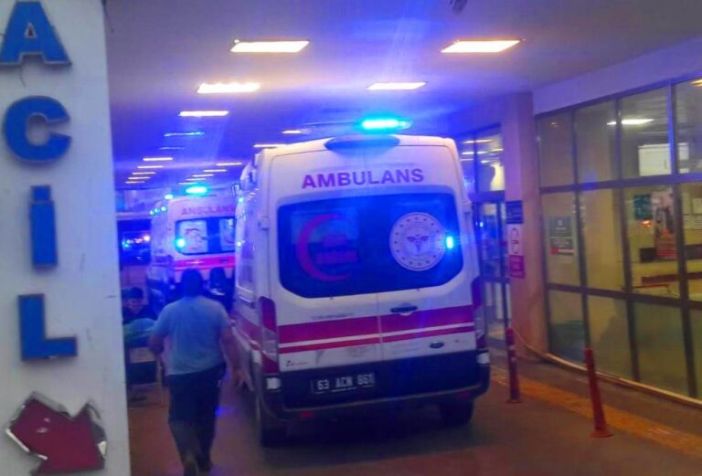 Akçakale’de bıçaklı kavga!