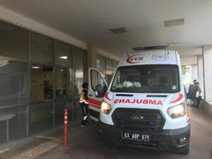 Akçakale’de kavgada bıçaklanan genç ağır yaralandı!