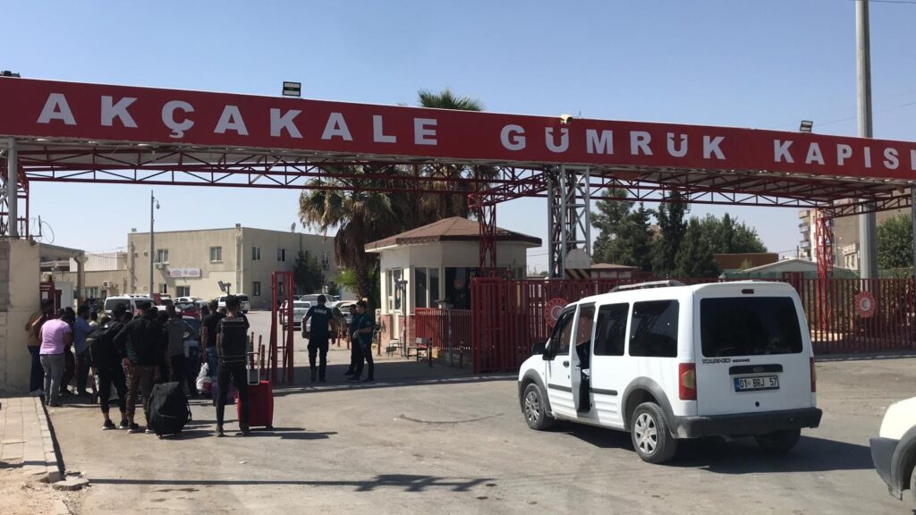 Akçakale’den Suriye’ye gönüllü döndüler