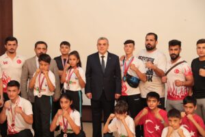 Beyazgül şampiyon sporcularla bir araya geldi