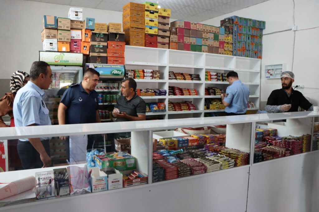 Şanlıurfa Büyükşehir Belediyesi zabıta ekipleri okul kantinlerini denetledi