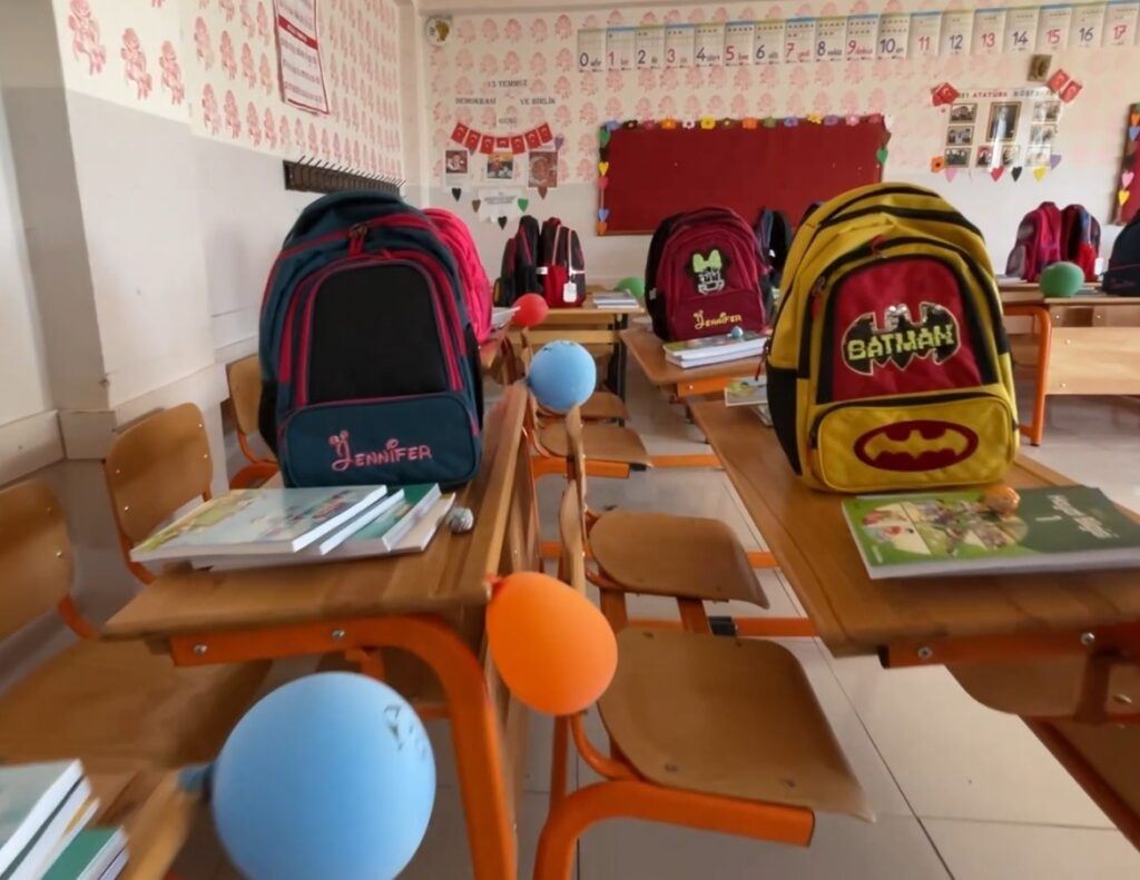 Halfeti Belediyesi’nden öğrencilere kırtasiye desteği