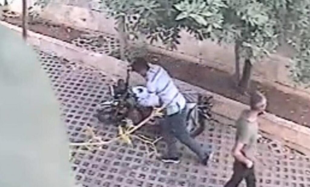 Şanlıurfa’da lokanta önünde motosiklet güpegündüz çalındı