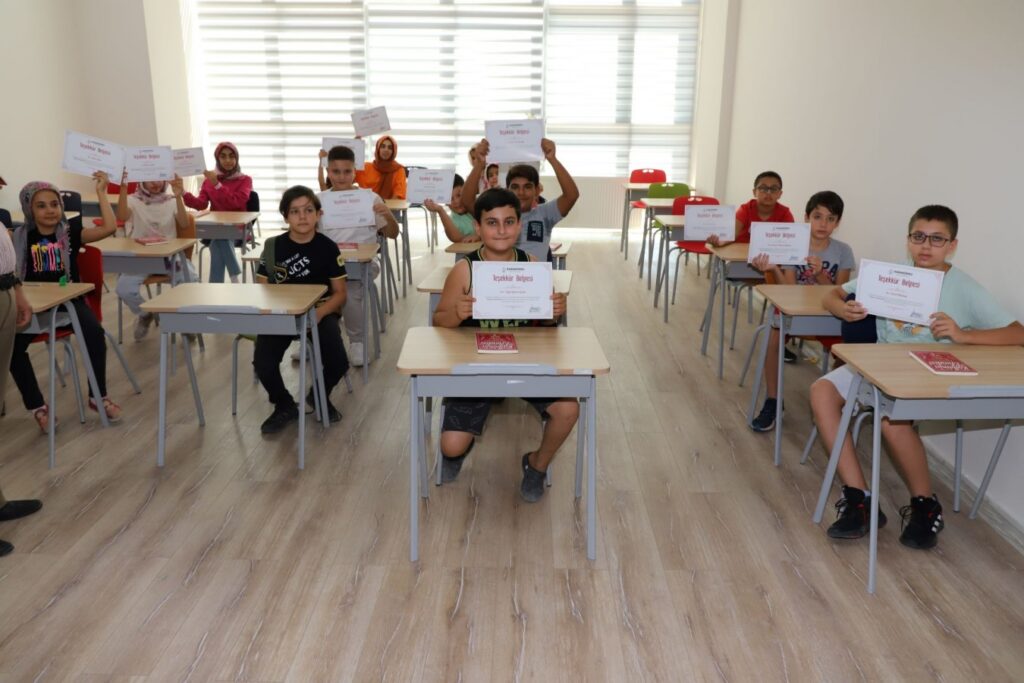 Karaköprü’de çocuklara katılım sertifikaları verildi