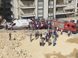 Şanlıurfa’da temel kazılan inşaatta çökme!