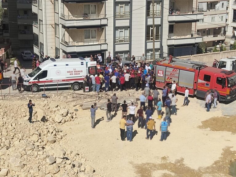 Şanlıurfa’da temel kazılan inşaatta çökme!