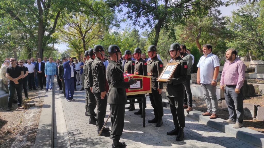 Mehmet Akif İnan’ın kardeşi toprağa verildi