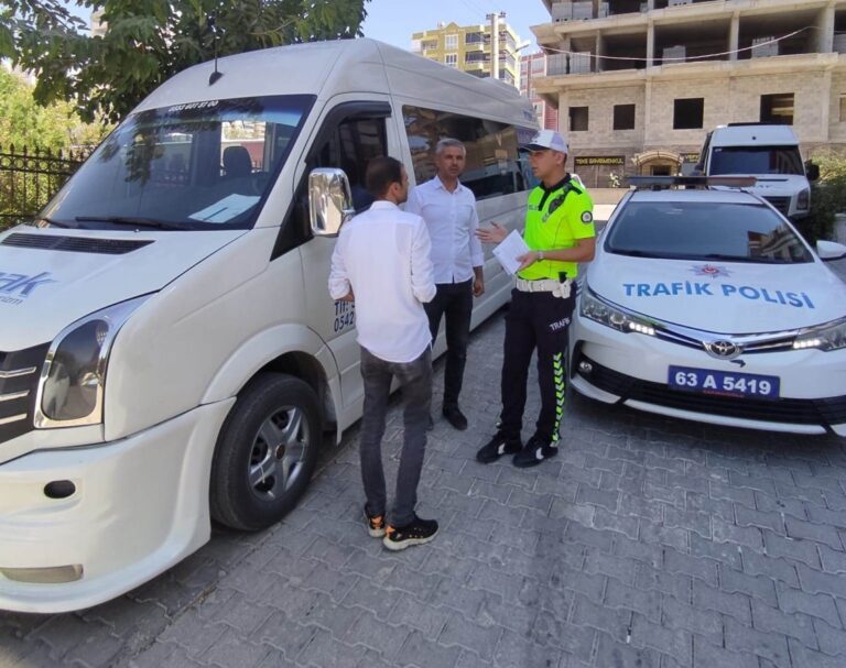 Şanlıurfa’da trafik ekipleri okul servislerini denetledi