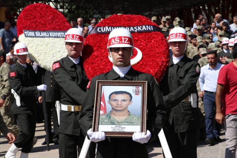 Suruç’ta şehit olan İsmet Aybek son yolculuğuna uğurlandı