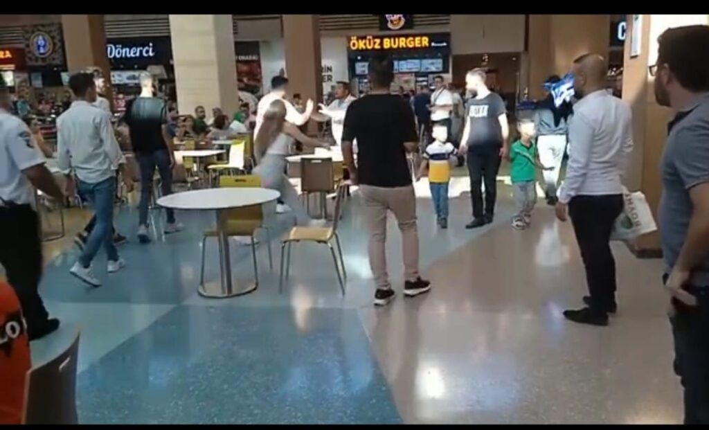 Şanlıurfa’da AVM’de kavga