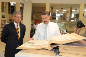 Vali Salih Ayhan, kütüphaneleri ziyaret etti