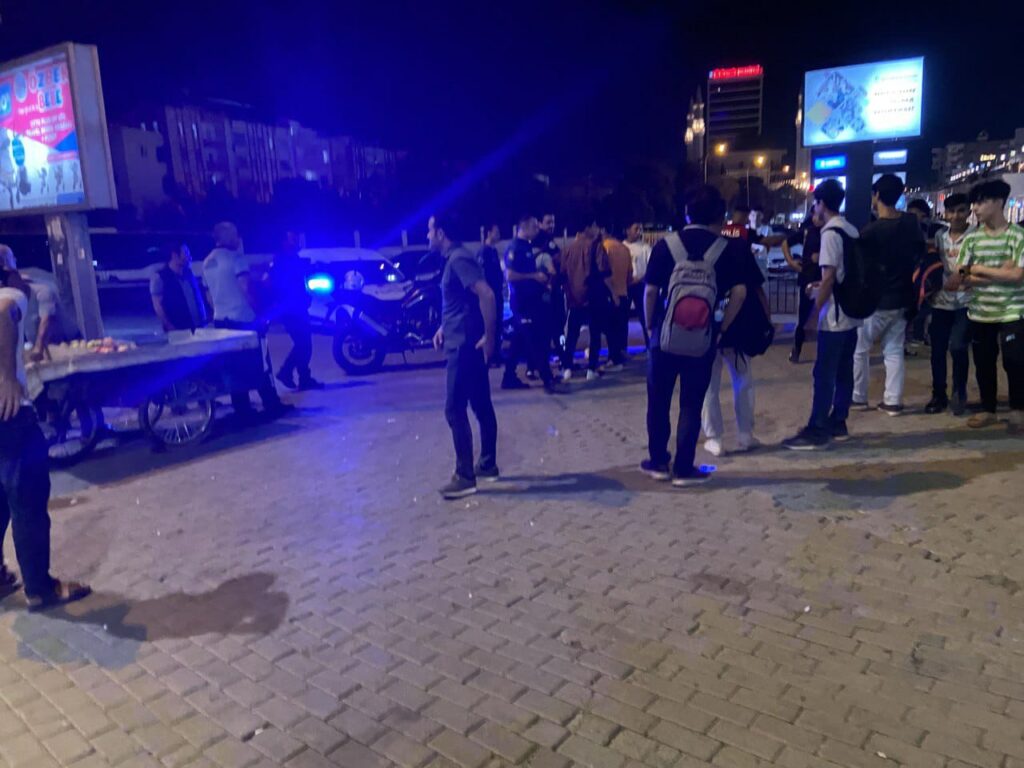 Şanlıurfa’da gençlerin izinsiz fotoğraf çektin kavgasında ortalık karıştı