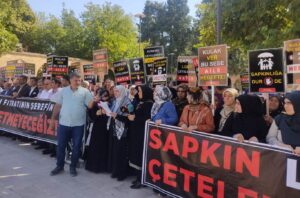 Şanlıurfa’da cuma namazı sonrası LGBT karşıtı yürüyüş