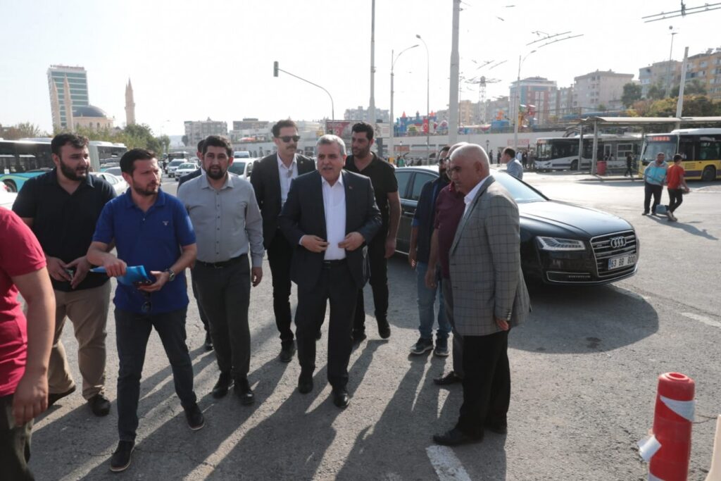 Şanlıurfa Abide Kavşağına ilave yapılan Karaköprü Viyadüğü trafiğe açıldı