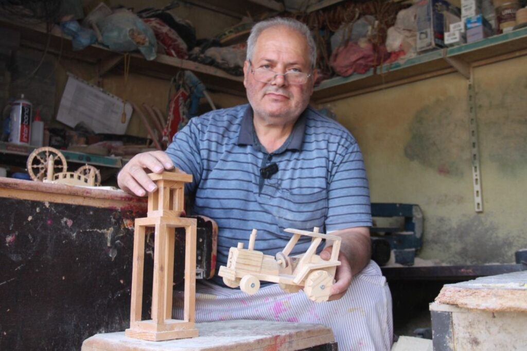 Şanlıurfa’da Engelli ahşap oyma ustası engel tanımıyor