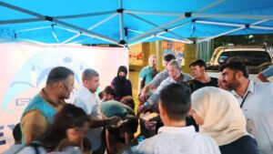 Şanlıurfa Eyyübiye’de yüzlerce vatandaşa lokum ikramı