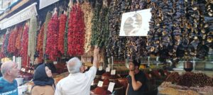 Şanlıurfa’da Kış aylarının doğal lezzetleri tarihi çarşıları süslemeye başladı