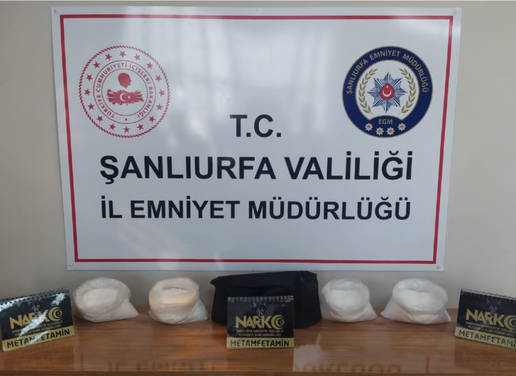 Şanlıurfa’da durdurulan araçta metamfetamin maddesi ele geçirildi