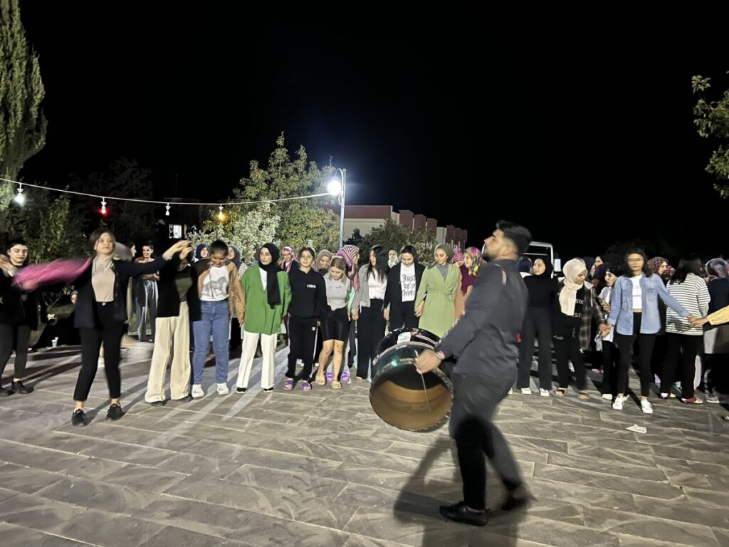 Urfa’da kız öğrenciler moral depoladı