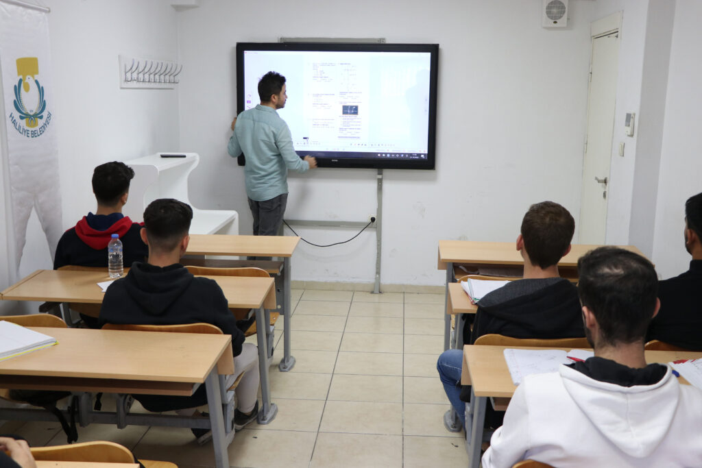 Haliliye’de gençler sınavlara hazırlanıyor