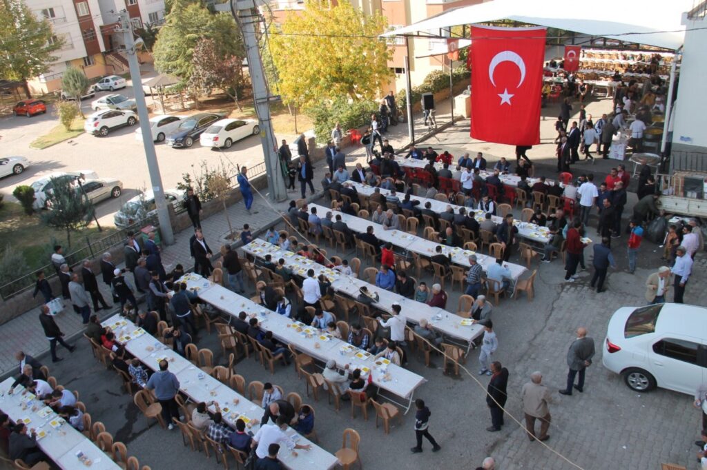 Şanlıurfa’da binlerce kişiye yemek ikramı