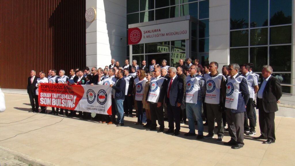 Urfa’da eğitimciler öğretmen meslek kanununa tepkili