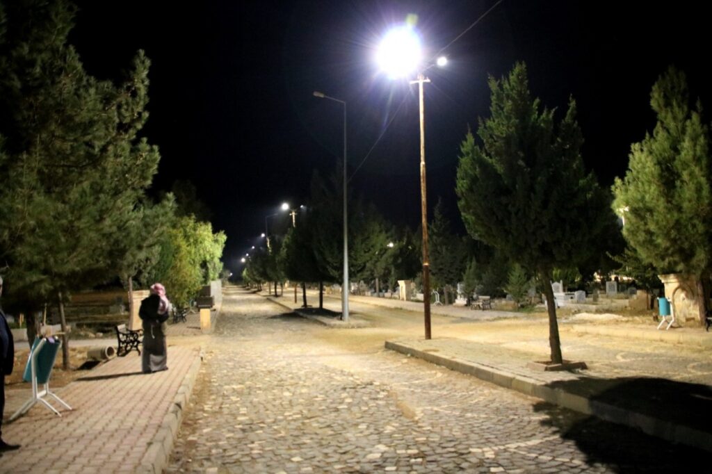 Akçakale Yeni Mezarlık’ta aydınlatma ve drenaj çalışmaları tamamlandı