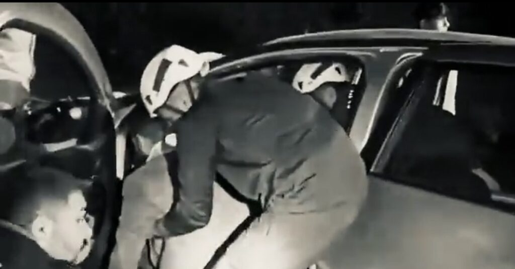 Eyyübiye’de Araçta sıkışan yaralıyı itfaiye kurtardı!