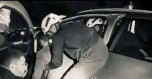 Eyyübiye’de Araçta sıkışan yaralıyı itfaiye kurtardı!