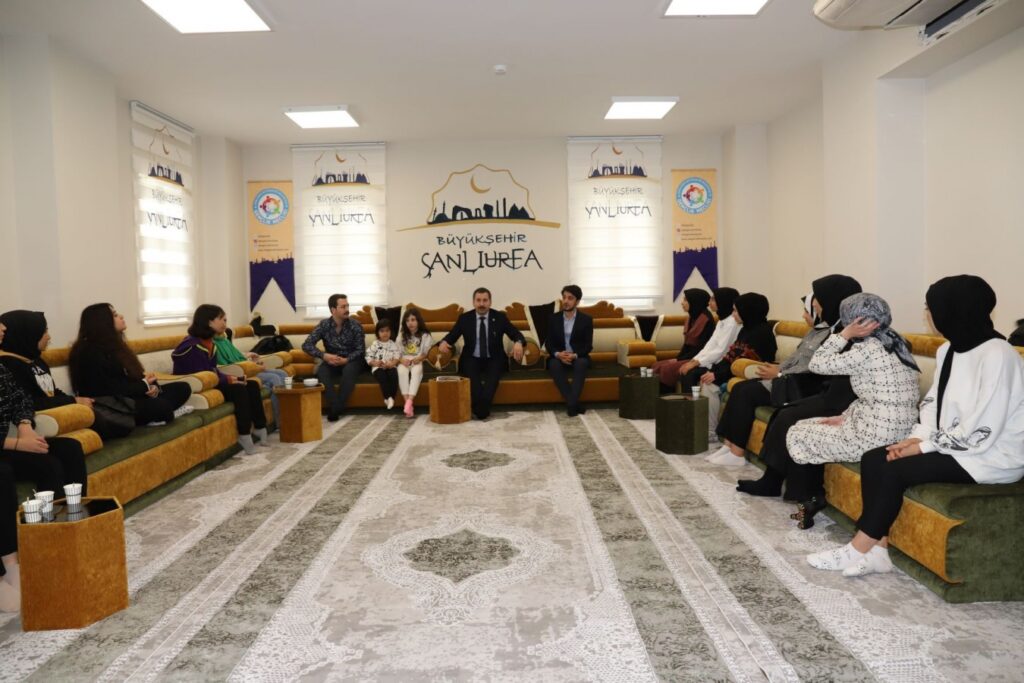 Karaköprü Belediye Başkanı Metin Baydilli gençlere tecrübelerini aktardı