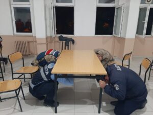 Çök, kapan, tutun! Urfa da deprem tatbikatına uydu