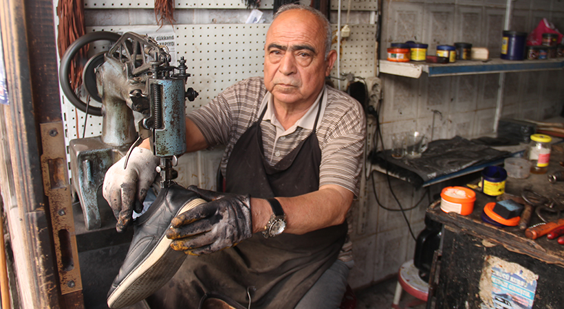 Şanlıurfa’da Ekonomik kriz ayakkabı tamircilerine yaradı