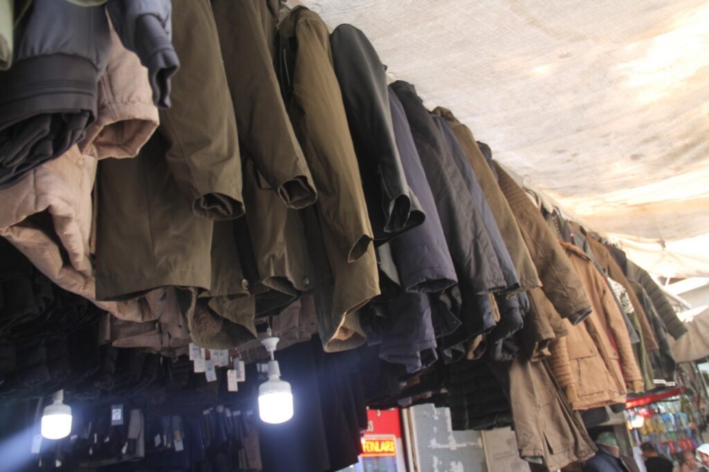 Şanlıurfa’da Kışlık giyim ürünlerinin yanına yaklaşılmıyor
