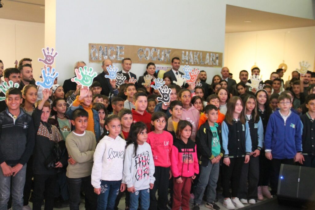 Şanlıurfa’da ‘Tarlaya Değil Okula’ sergisi açıldı