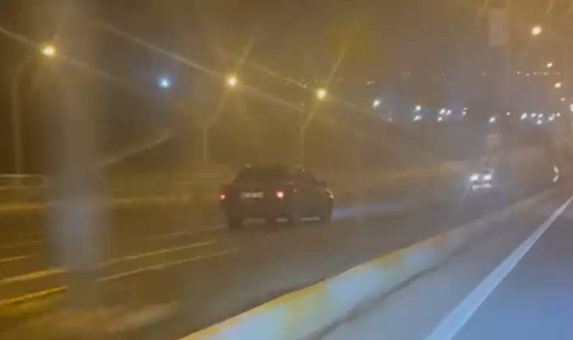 Karaköprü’de bir araç yoğun trafiğe rağmen ters şeritte giderek hem kendi hem de diğer sürücülerin hayatını tehlikeye attı